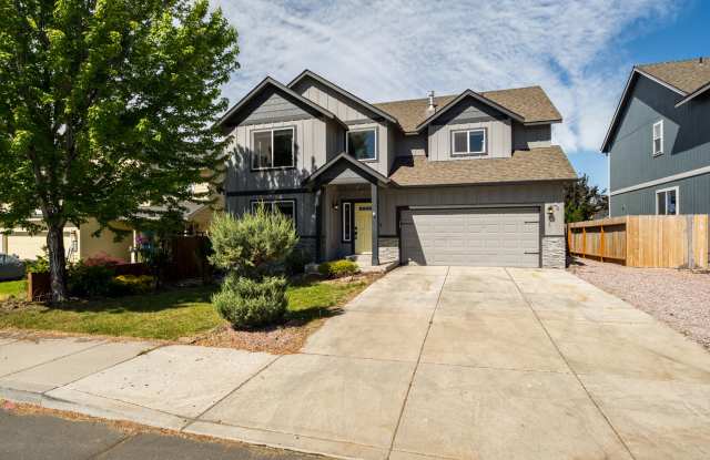 Exquisite 4 Bed, 2.5 Bath Redmond Retreat: Endless Backyard Amenities, Farmhouse Upgrades, and Tranquil Living photos photos