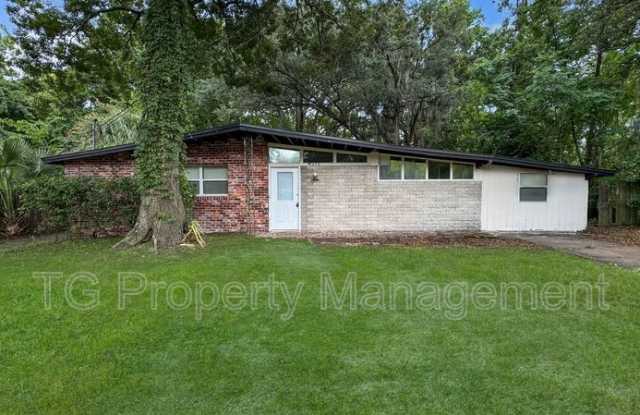 1053 Cherbourg Ave E photos photos