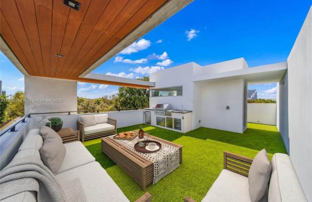2926 Bird Ave photos photos