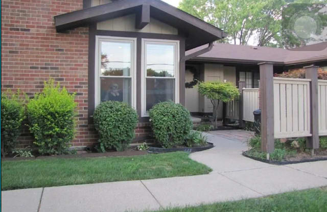 2696 Roundtree Dr - 2696 Roundtree Drive, Troy, MI 48083