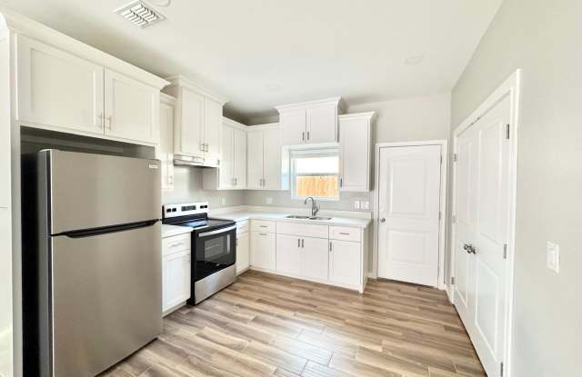 2604 E Israel Ave photos photos