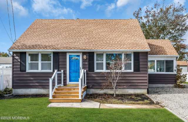 710 Newport Avenue Gallery 1
