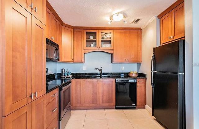 5202 Beach Dr SE D Gallery 2