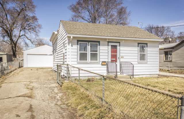 Adorable 2 Bedroom 1 Bath - 2 Stall Detached Garage, Fenced in Back Yard photos photos