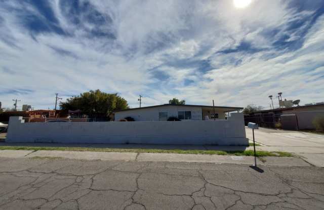 4 bedrooms and 2 bathrooms with A/C. photos photos