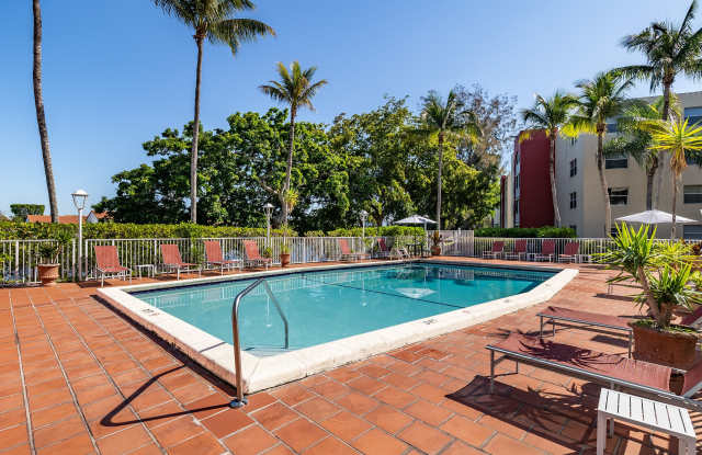 Lago Club Apartments Gallery 2