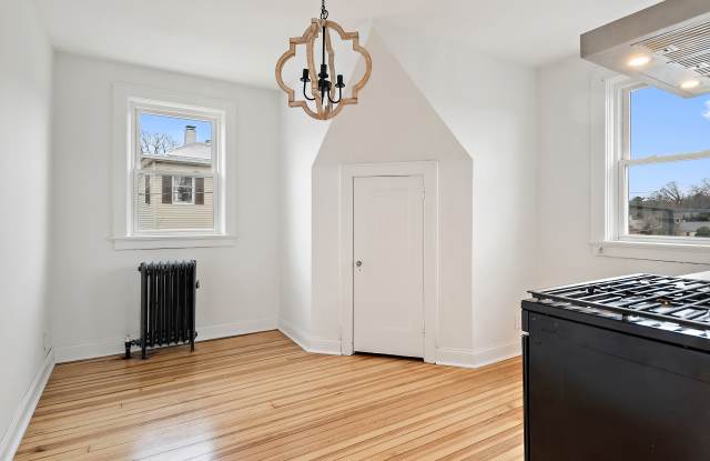 127 Maple Avenue Gallery 4