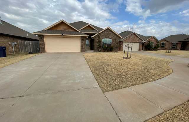 BEATIFUL 3 BEDROOM HOME FOR RENT IN YUKON!! Gallery 4