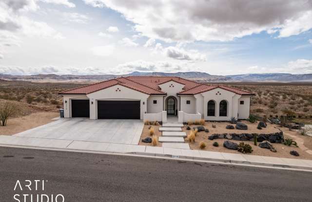 Beautiful 6 Bedroom 4.5 Bathroom Home in Desert Solace photos photos