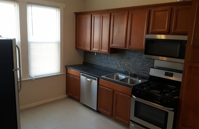 374 Armstrong Ave - 2 - 374 Armstrong Avenue, Jersey City, NJ 07305