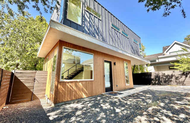 Spacious 2/BR 2.5/BA Modern Home with Abundant Natural Light photos photos