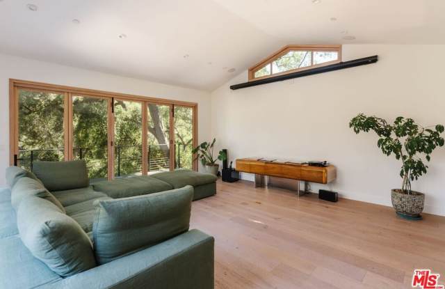 1149 Old Topanga Canyon Rd Gallery 2