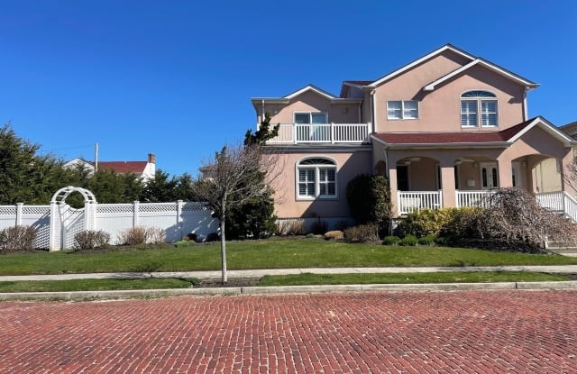 125 W Penn Street - 125 West Penn Street, Long Beach, NY 11561