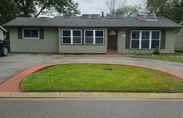 Newly Remodeled 4 Bedroom Home! Gallery 1