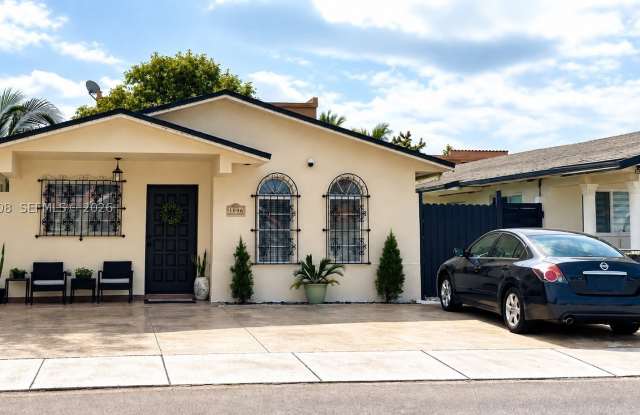 1096 W 40th Pl Gallery 1