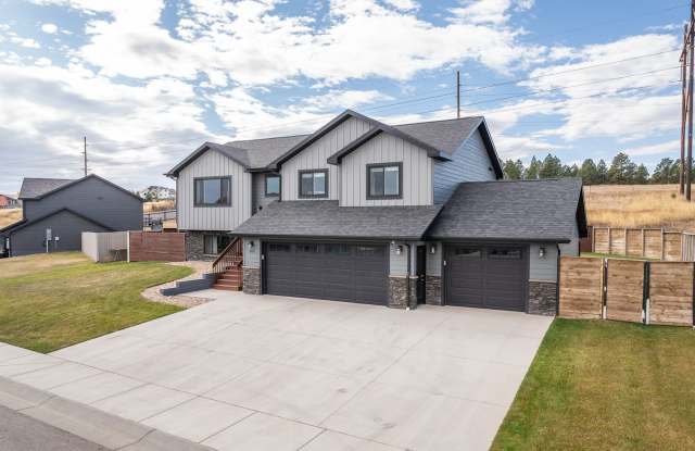 4 BED | 3 BATH | TRIPLE CAR GARAGE | SOUTH | PET NEGOTIABLE Gallery 4