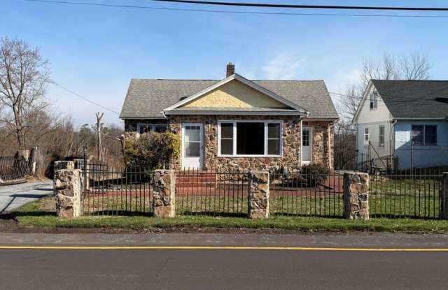 35 Benjamin Franklin Hwy E photos photos