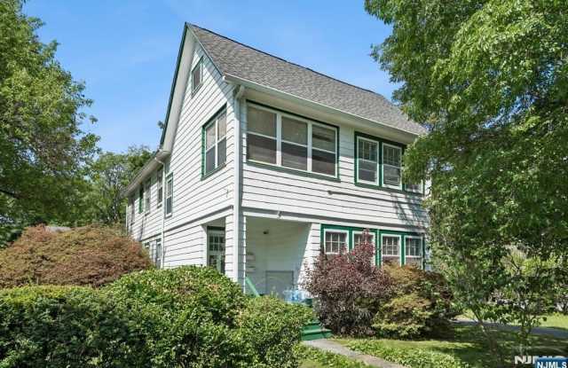 26 Howe Avenue Gallery 2