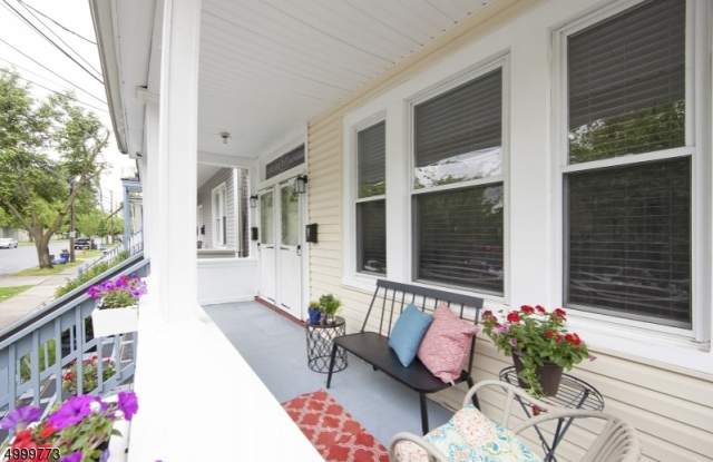 10 WILLOWDALE AVE Gallery 2