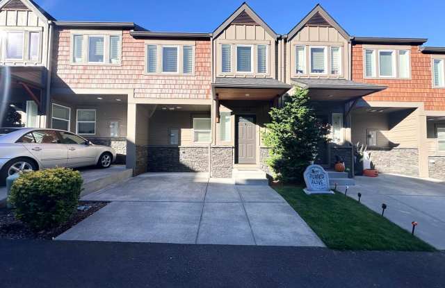 LUXURY MODERN TOWNHOUSE! 3 Bed 2.5 Bath w/ 2 car garage! photos photos