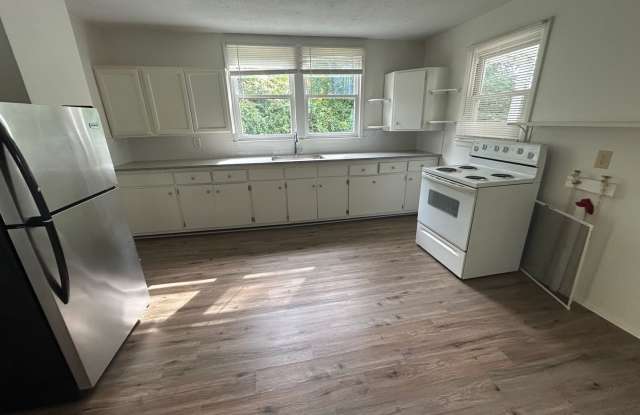 Cozy 2-Bedroom Single Family Home near Lenoir – $1,050/Month. Gallery 4