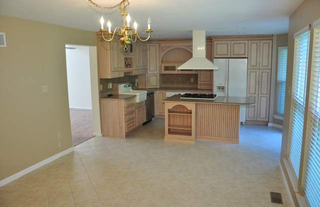 470 Summit Tree Court Gallery 3