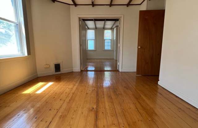 Nice, large 2 bed unit in Cambridge at a steal of a price! photos photos