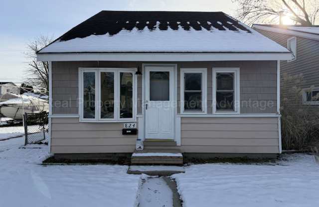 Updated Ranch on Double Lot Near Royal Oak  Ferndale - 824 East Barrett Avenue, Madison Heights, MI 48071