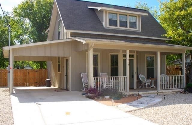 213 Starkey St - 213 Starkey Street, Kerrville, TX 78028