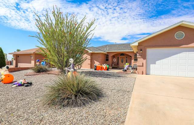 Beautiful 4 bedroom, 2.5 bath home Gallery 1