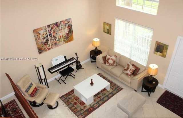 5458 SW 195th Ter photos photos