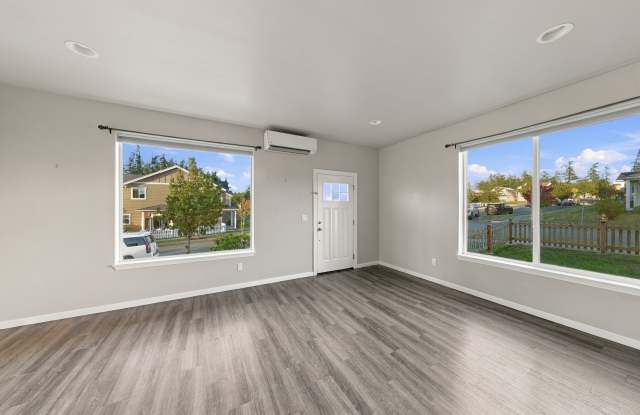 4 Bed 2.5 Bath - Excellent Condition - Hillcrest - Pet Friendly - NAS Whidbey Gallery 4