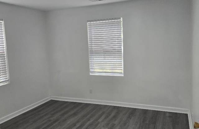 1200 Cheshire Avenue Gallery 2