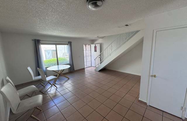 Charming gated 2 Bed 2 Bath Townhouse in Spring Valley Gallery 3