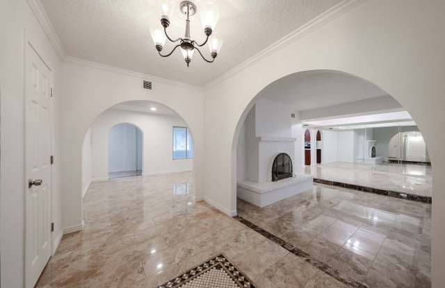 SPACIOUS SINGLE FAMILY HOME Gallery 3