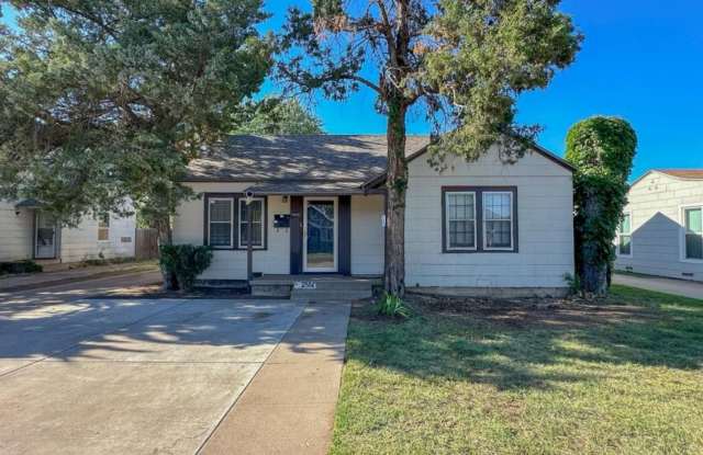 2506 26th St photos photos