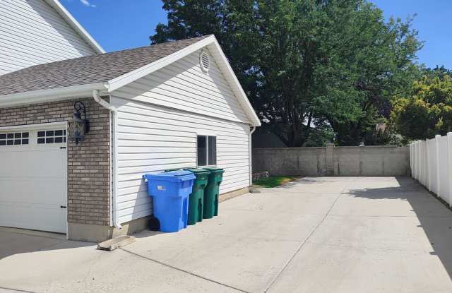 Beautiful 5 Bd 3.5 Ba Home w/Mother-In-Law Apt Gallery 3