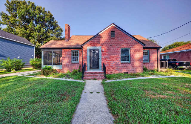 Charming 5-Bedroom Brick Home on Spacious Lot in Suffolk Gallery 1