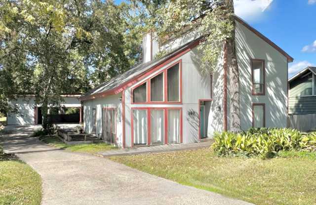 Spacious Baton Rouge Beauty on a Tree-Shaded Lot with Modern Updates photos photos
