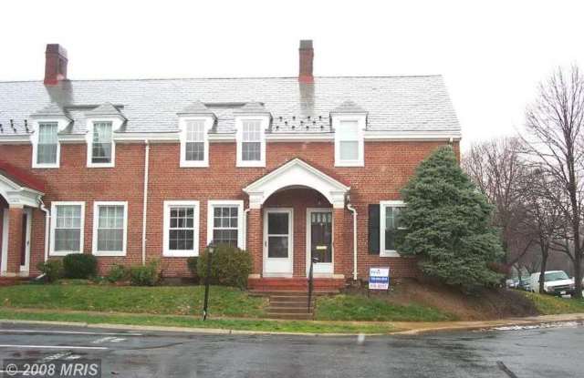Beautiful 2 Bed 2 Bath Clarendon End-Unit Model In Much Desired Fairlington Mews! photos photos