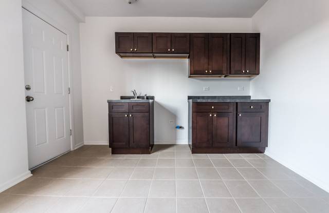 330 N Pine Gallery 3