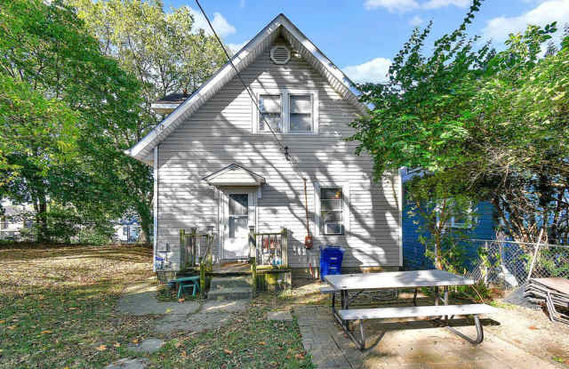 250 N Eureka Ave photos photos