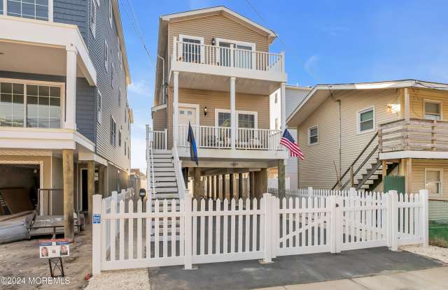 329 Franklin Avenue photos photos