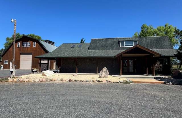 Idyllic 3bd, 2ba Retreat with Loft on 2+ Acres for Lease photos photos