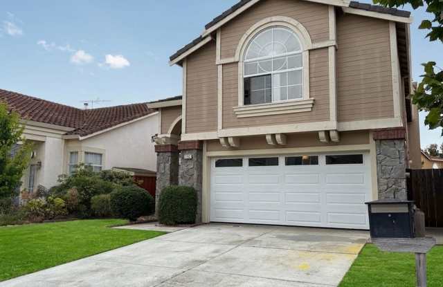 $4,800 / Stunning 4BR/3BA Family Home in Union City photos photos