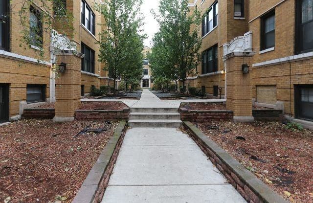 723 Barry - 723 W Barry Ave, Chicago, IL 60657