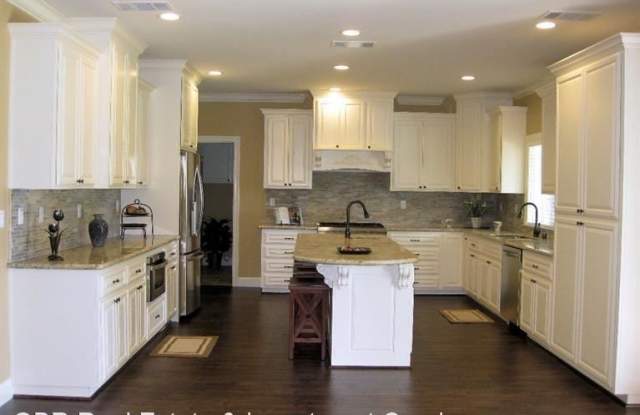 8275 Royall Oaks Drive Gallery 3