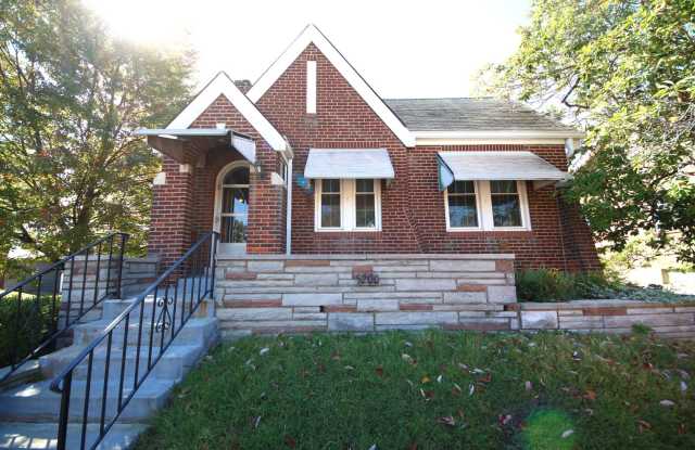 2 Bed/1 Bath House For Rent in Princeton Heights Gallery 1