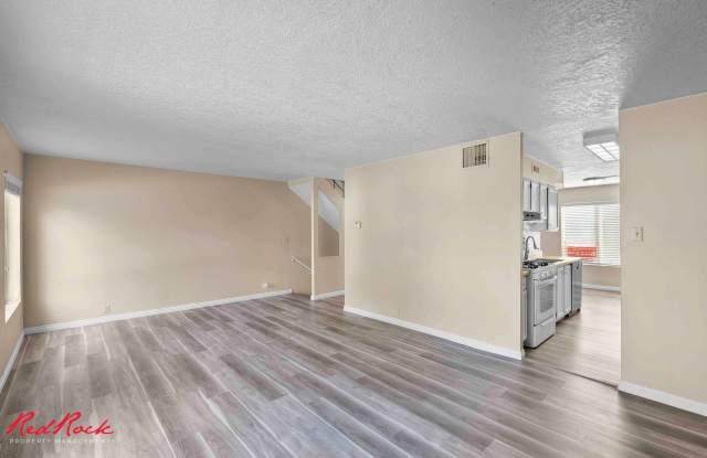 Charming 7-Bedroom Townhome on the South End of Town Gallery 3