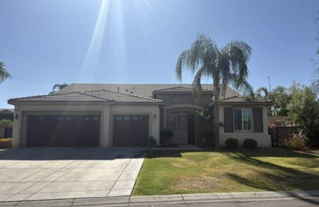 4 Bedroom/2.5 Home with Office and Solar in Rio Bravo Country Club - $3195 per month! Gallery 3